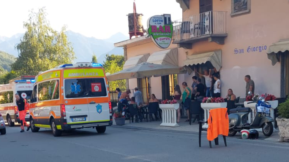 Scontro tra due scooter, due feriti trasportati al Dea del San Biagio